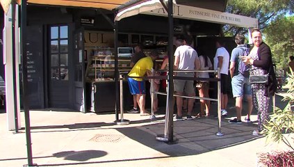 Dominique prend son mal en patience sur l'autoroute du soleil