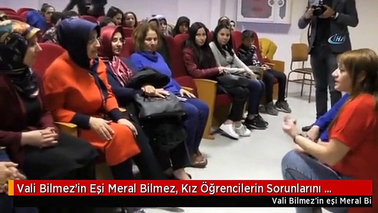 Vali Bilmez'in Eşi Meral Bilmez, Kız Öğrencilerin Sorunlarını Dinledi