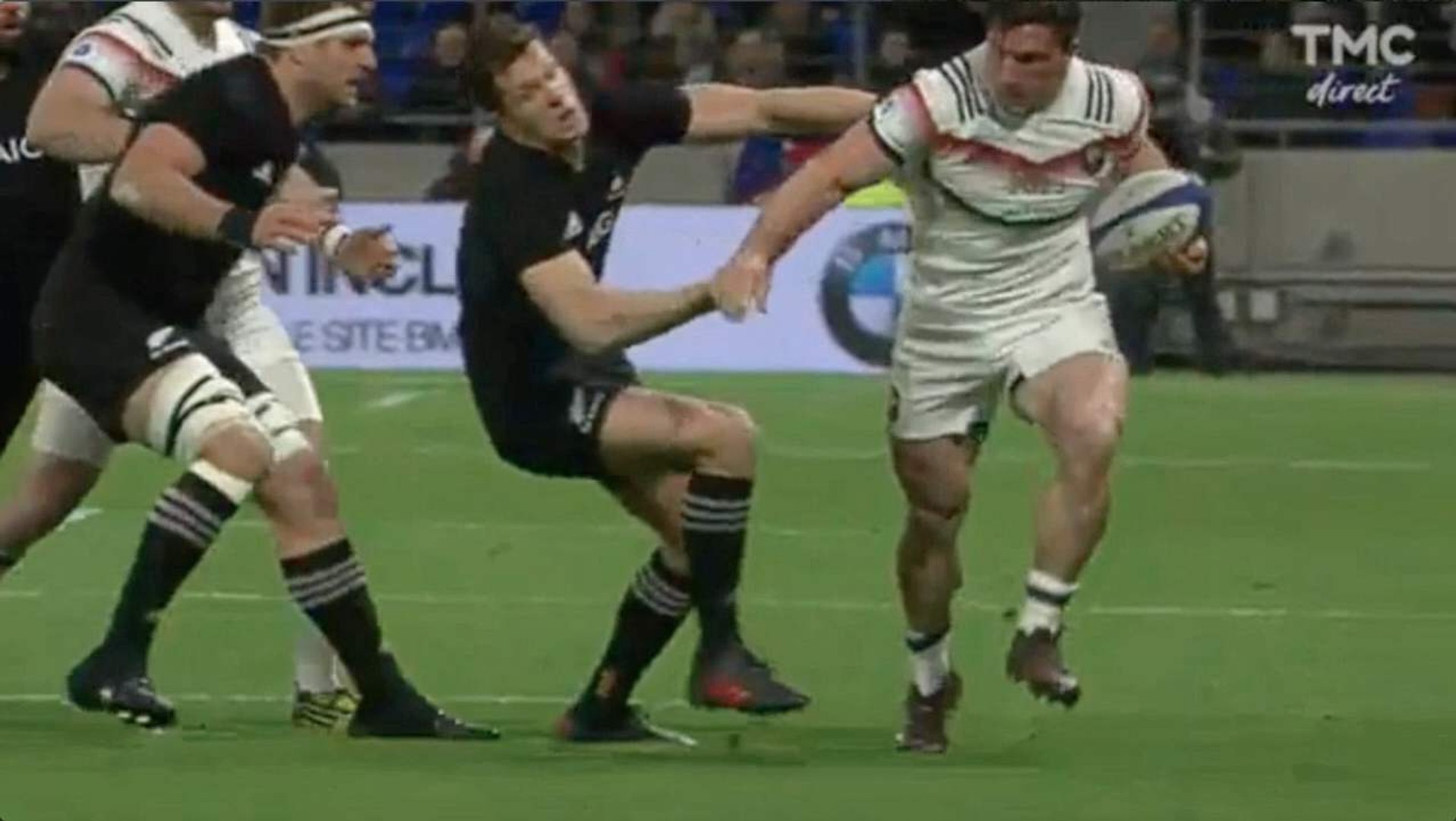 Camille Chat Fait Voler Un All Black Avec Une Percussion Video Dailymotion