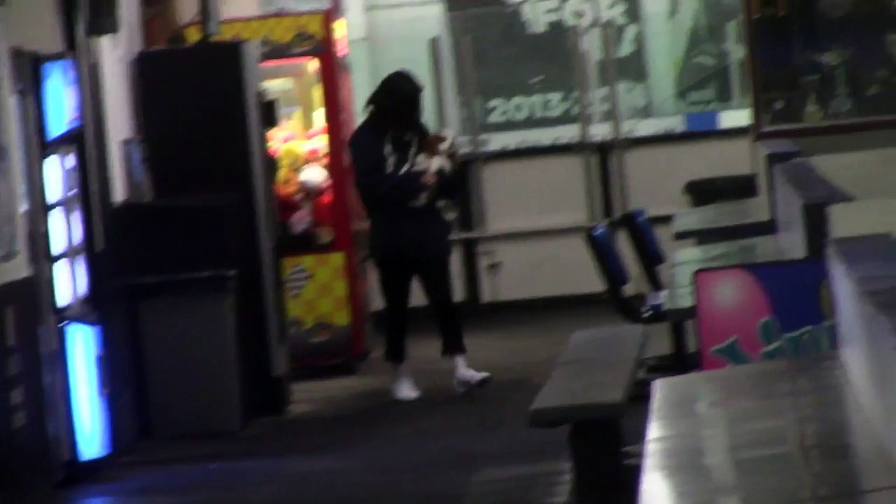 Justin Bieber Shows Off His Hockey Skills For Selena Gomez