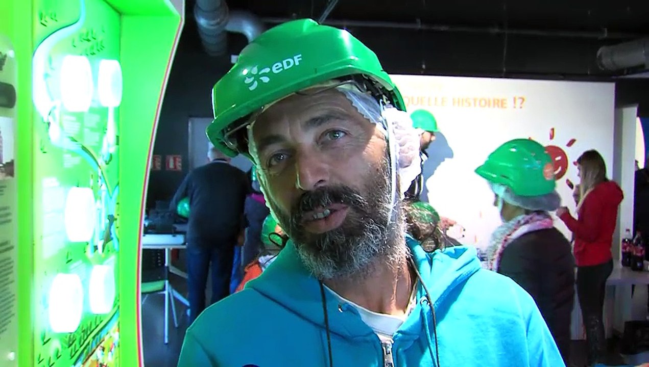 Quelques visiteurs des journées de l'industrie électrique EDF à Martigues.