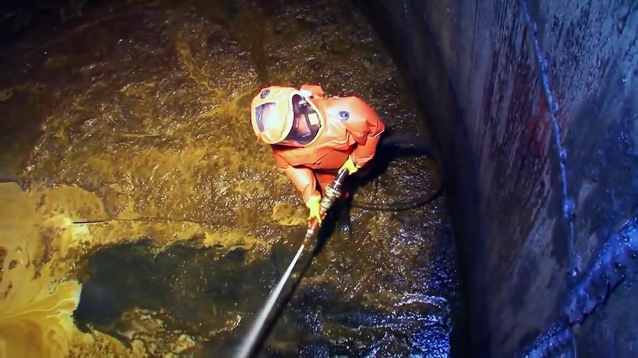 In business shit, the worst shit sewer cleaner in the world (Wavy)