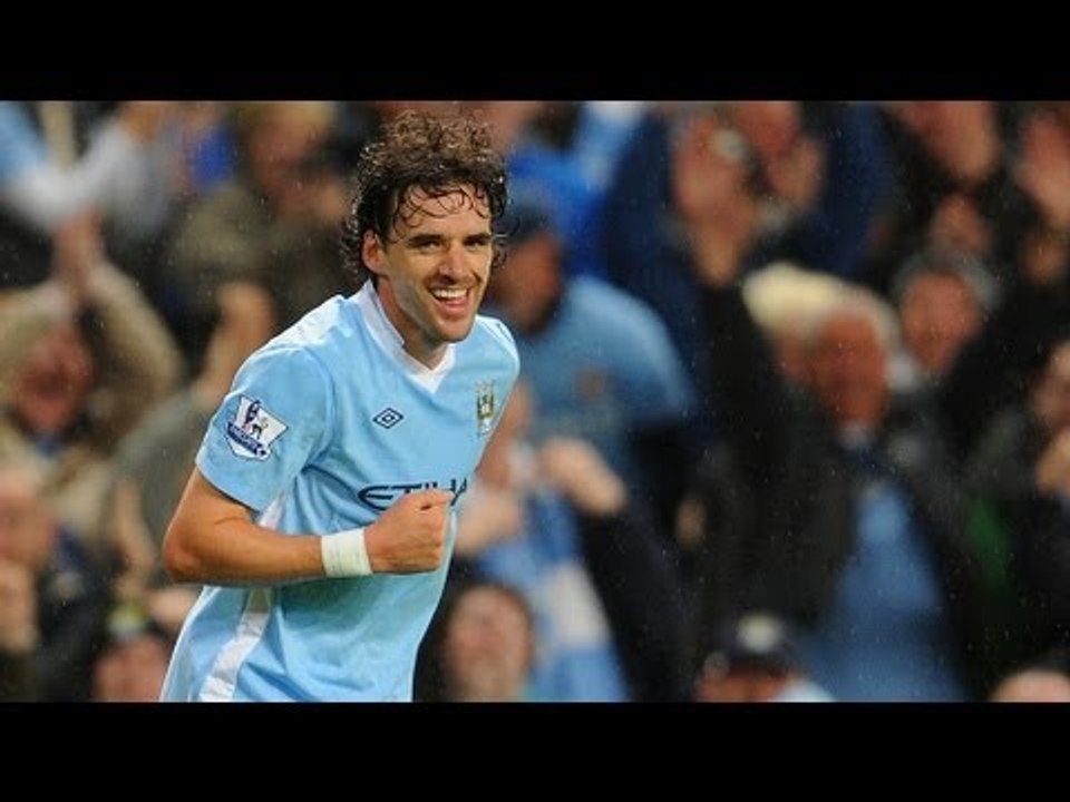 Owen Hargreaves scores on Man City debut