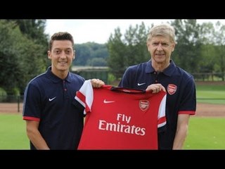 Mesut Özil unveiled at Arsenal