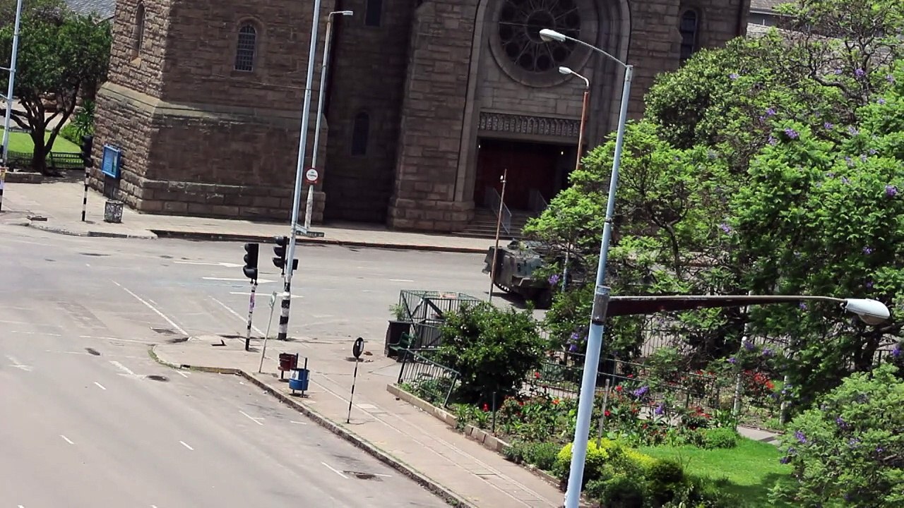 Opositor pede renúncia de Mugabe