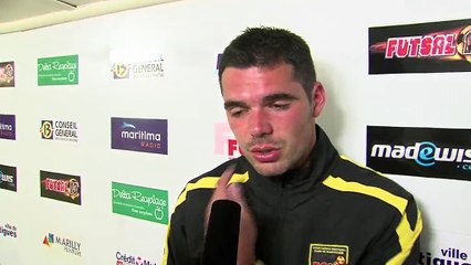 La réaction du milieu de terrain sang et or Aléxis Lafon