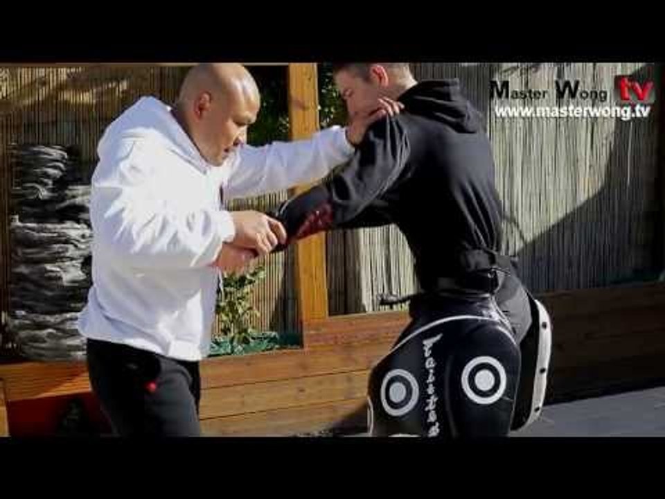 Fairtex thigh pad  - How to knee to the thigh