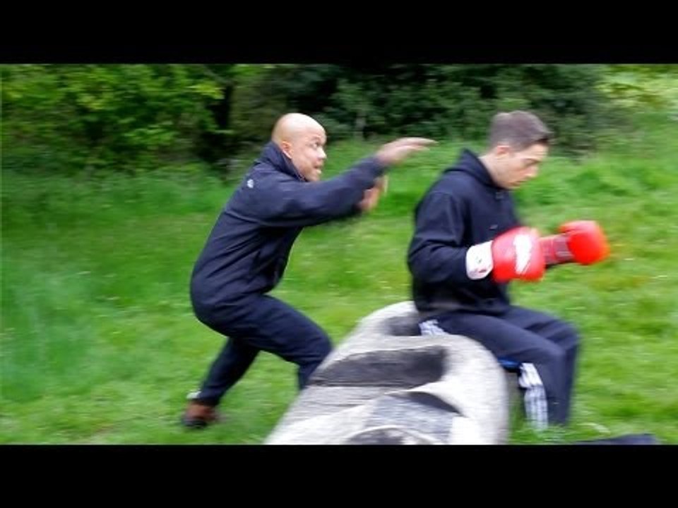 Scenario attacks - Sneak up and choke him