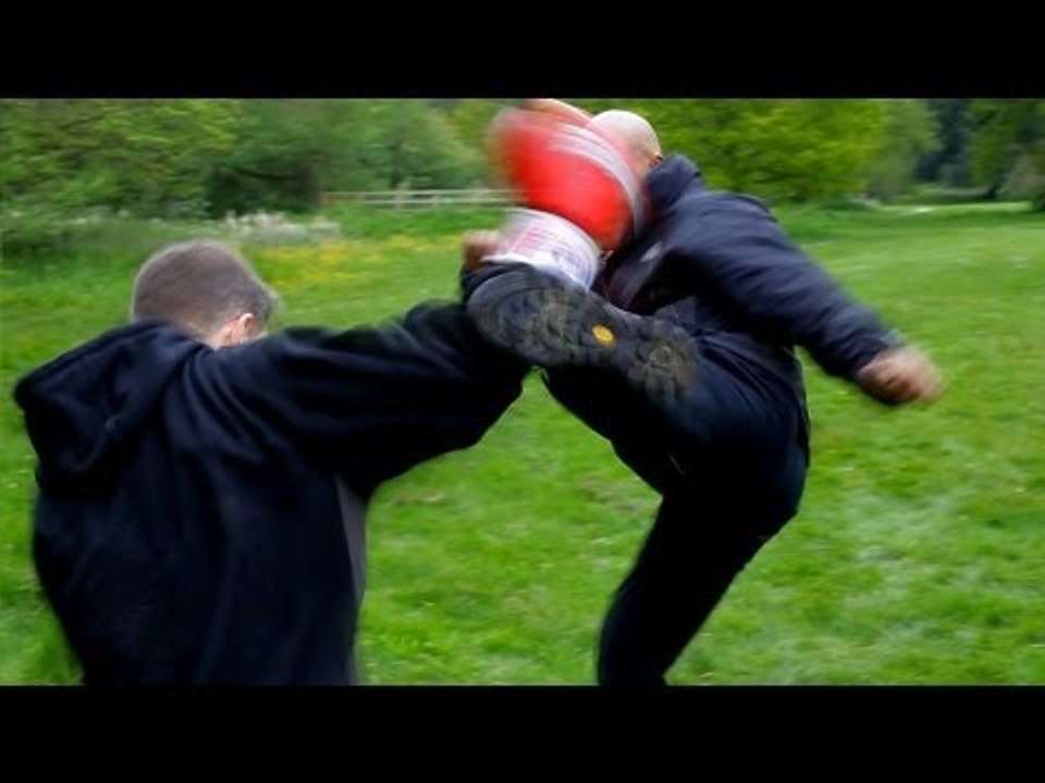 Scenario attacks - How to attack with a round kick and cover