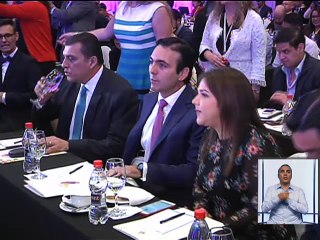 Vicepresidenta encargada defiende reformas, la UE y EE. UU. piden informe sobre tasa aduanera