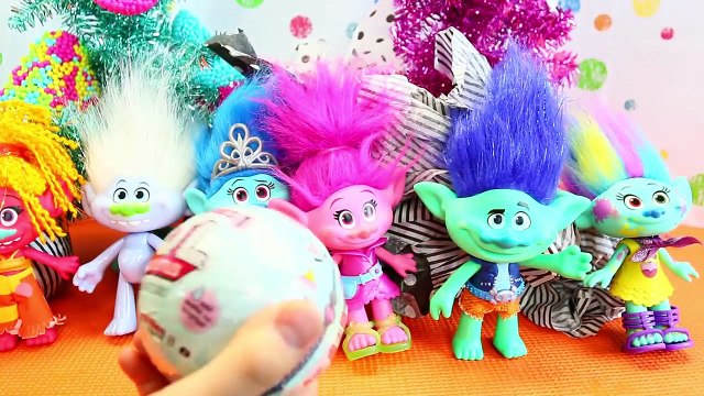Trolls Poppy Gets New LOL Surprise Baby Dolls! Unwrap 7 Layers + Water Pee or Crying DisneyCarToys