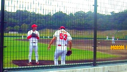 広島カープ由宇練習場紅白戦ウォーミングアップ　不運のサウスポー戸田＆横山投手20170920-r818fcX0X_k