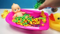 Learn Colors Baby Doll Bath Time M&Ms Chocolate Candy How to Bath Baby Videos Kids Pretend Play