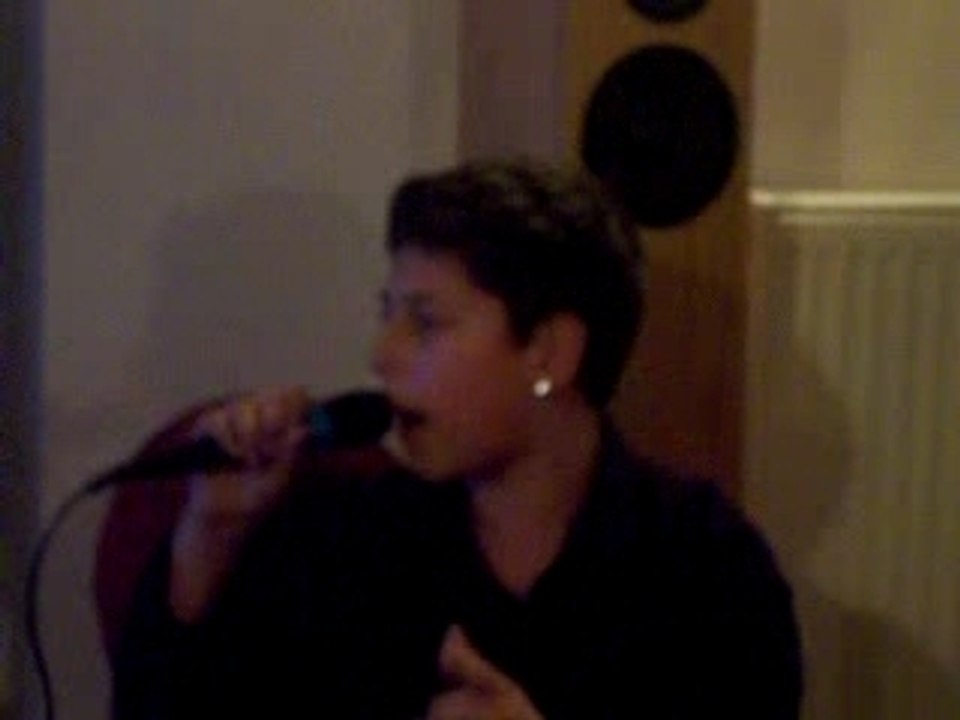 Alex chante