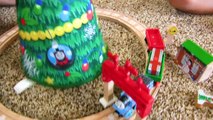 THOMAS AND FRIENDS CHRISTMAS IN AUGUST TRACK! Thomas Train with Brio _ Fun Toy Trains for Kids-0jgsi_T_Qkg