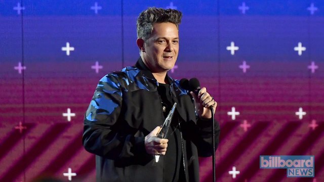 Alejandro Sanz Dediates Person of the Year Award to DACA Recipients at Latin Grammys 2017 | Billboard News