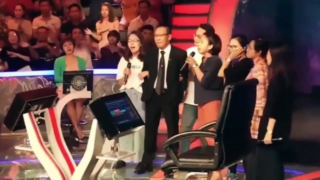 Xúc động giây phút chia tay MC Lại Văn Sâm rời khỏi chương trình Ai là triệu phú