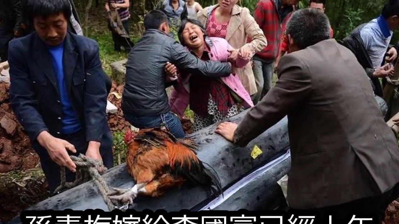惡婆婆害媳婦難產而死，棺材八個人抬不動，打開棺材眾人沉默！