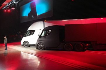Musk, İlk Elektrikli TIR'ı Tanıttı