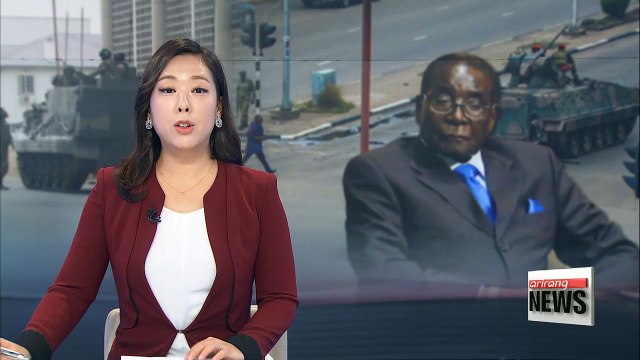 Mugabe seen in talks with military amid apparent coup