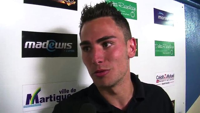 La réaction du milieu de terrain sang et or Maverick Barsotti