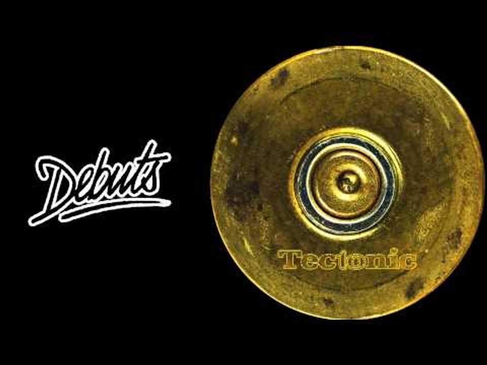 Pinch & Mumdance "Big Slug (feat. Riko Dan)" – Boiler Room Debuts