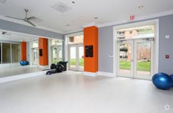 Awesome dance 33 weeks pregnant women