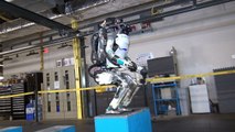 Le robot Atlas fait un salto arrière (Boston Dynamics)