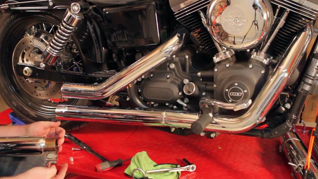 HOW TO - Install Slip-Ons Vance & Hines Straight Shots-qvacvz_n7kM