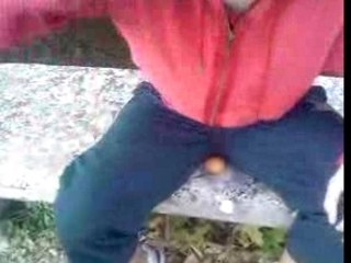 Komen mangé un oeuf cru