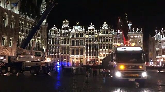 Le sapin de Noel installé sur la Grand-Place de Bruxelles