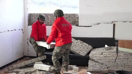 자원봉사·대민지원...주민 상처 치유에 도움 / YTN