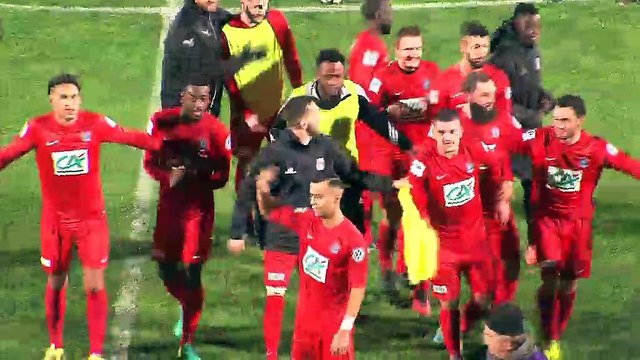 Joie sur le terrain, folie dans les vestiaires