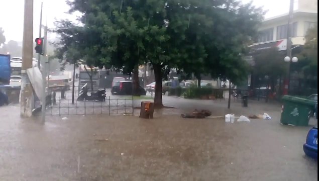 Moti i keq në Greqi, stuhia “godet” qendrën e Athinës