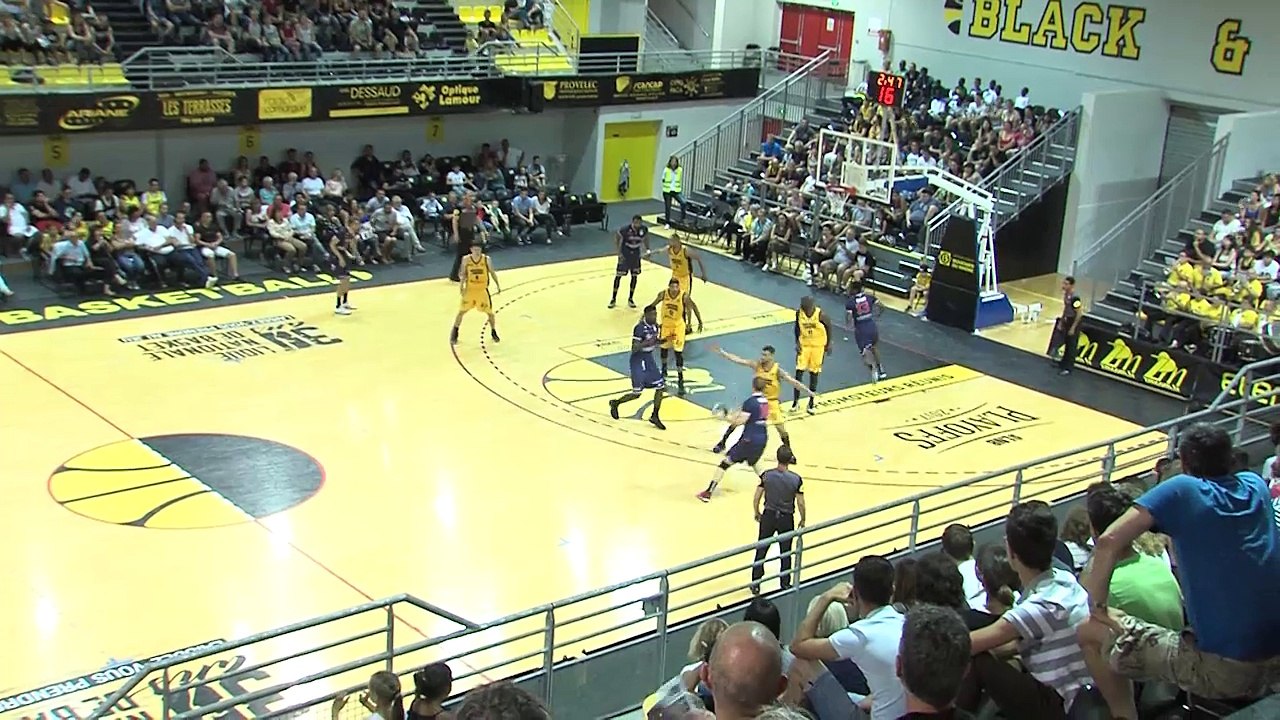 La réaction du coach de Fos Provence Basketball et des extraits du match