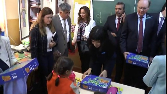 Büyükelçi Berger ve Tuğba Büyüküstün Mülteci Okullarında