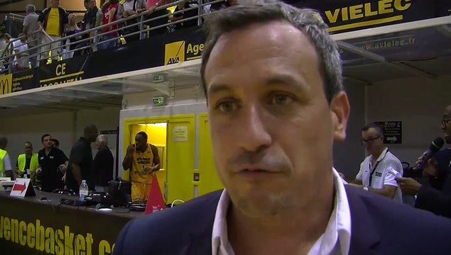 Rémi GIUITTA, l'entraîneur et Pierre PELOS, intérieur, a Fos Provence Basket