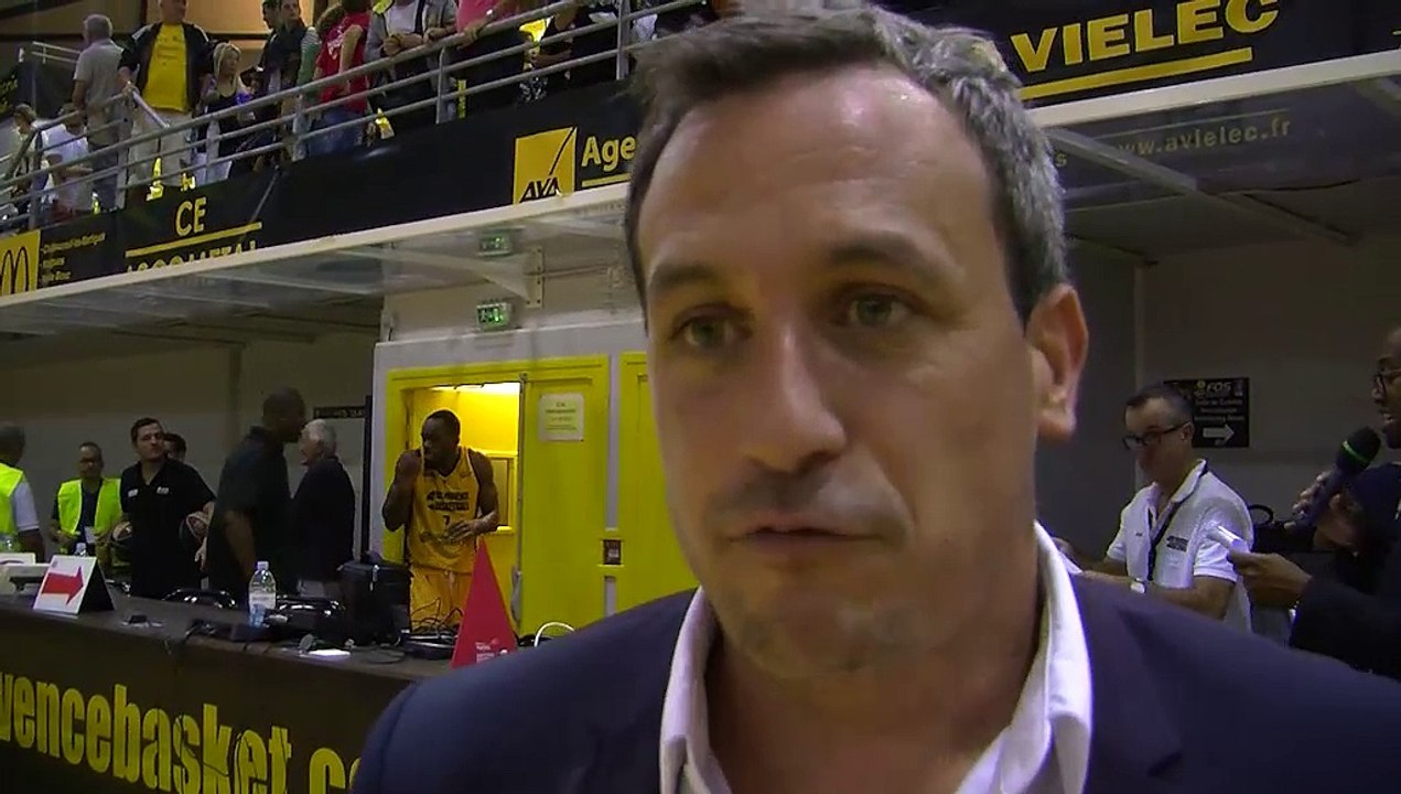Rémi GIUITTA, l'entraîneur et Pierre PELOS, intérieur, a Fos Provence Basket