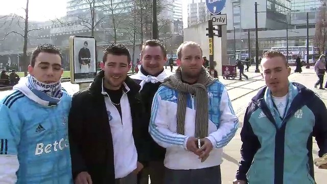 Manchester - OM. Des supporters prêts à mettre le feu à Old Trafford.