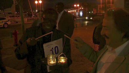 Une marche aux lampions pour commémorer l'abolition de l'esclavage (vidéo)