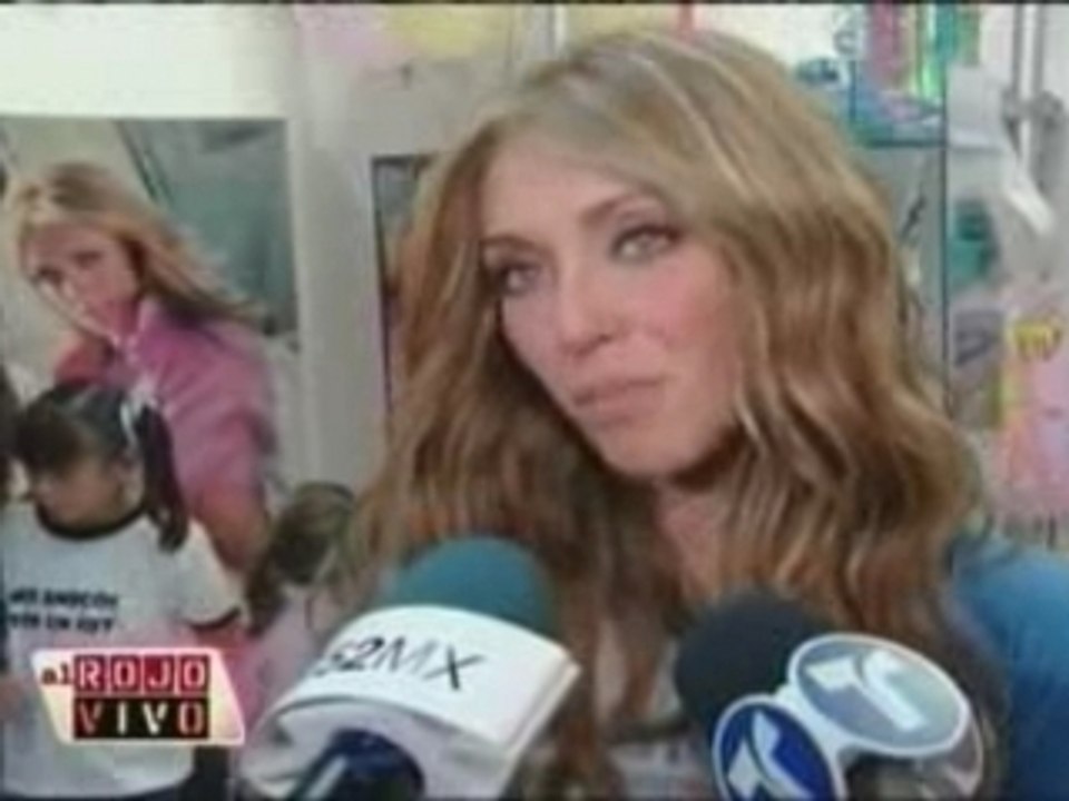 Anahi inaguro su tienda con desfile de moda (AL ROJO VIVO)