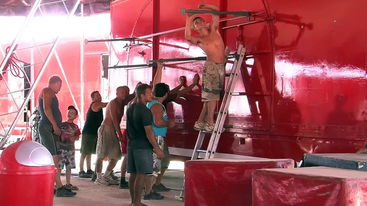 Les artistes du Cirque Zavatta prêts à faire le show