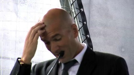 Zidane pleure, "fier d'être le petit frère" (vidéo)