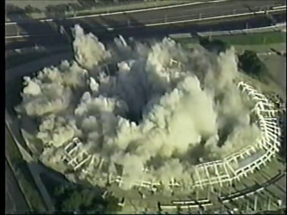 10 stades américains détruits par explosions : impressionnant !