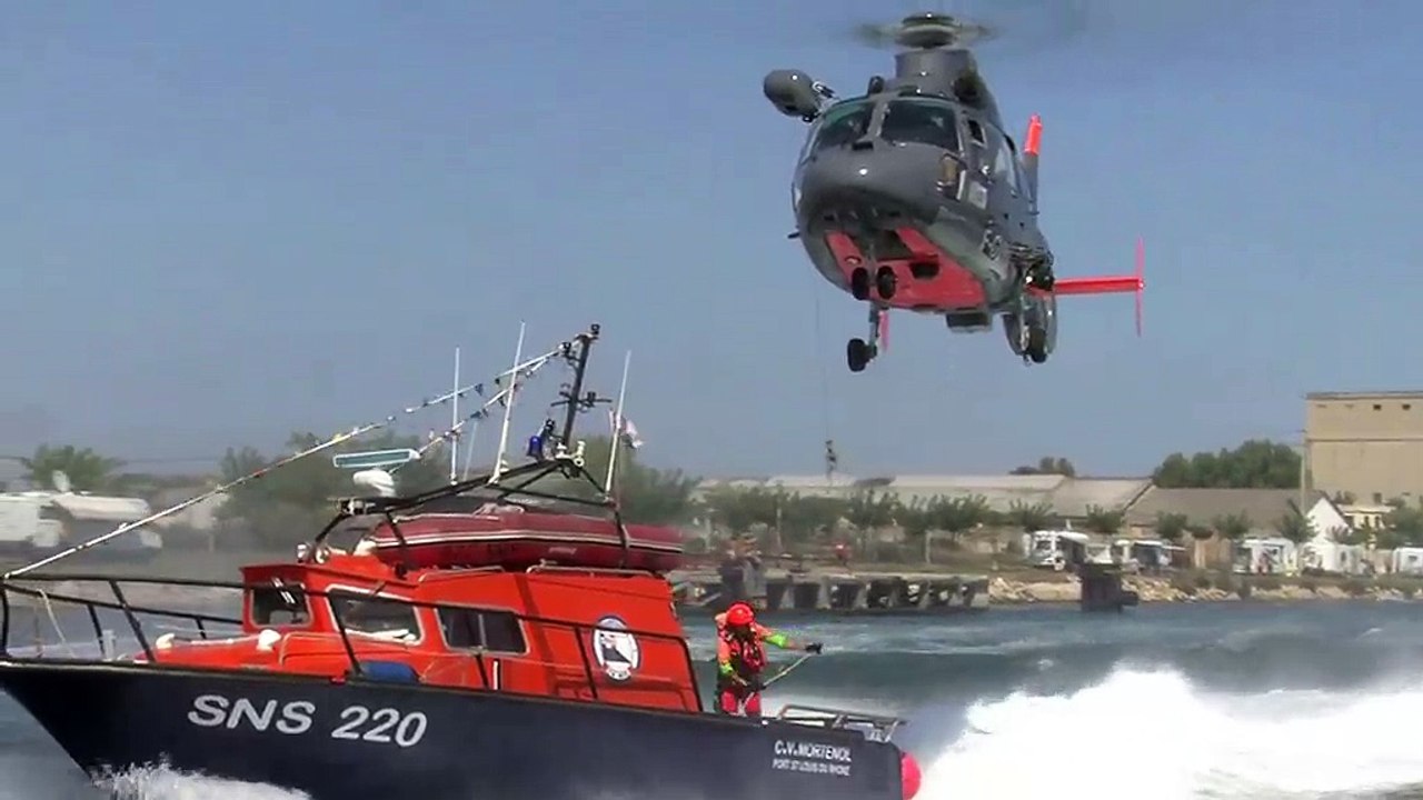Fête de la Mer et de la Saint-Louis. Les sauveteurs de la SNSM en pleine action.