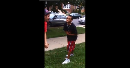 Un jeune demande à son pote de le mettre KO et fait une crise d'épilepsie.