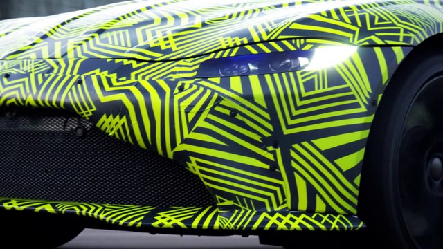 VÍDEO: Max Verstappen se divierte con el nuevo Aston Martin Vantage