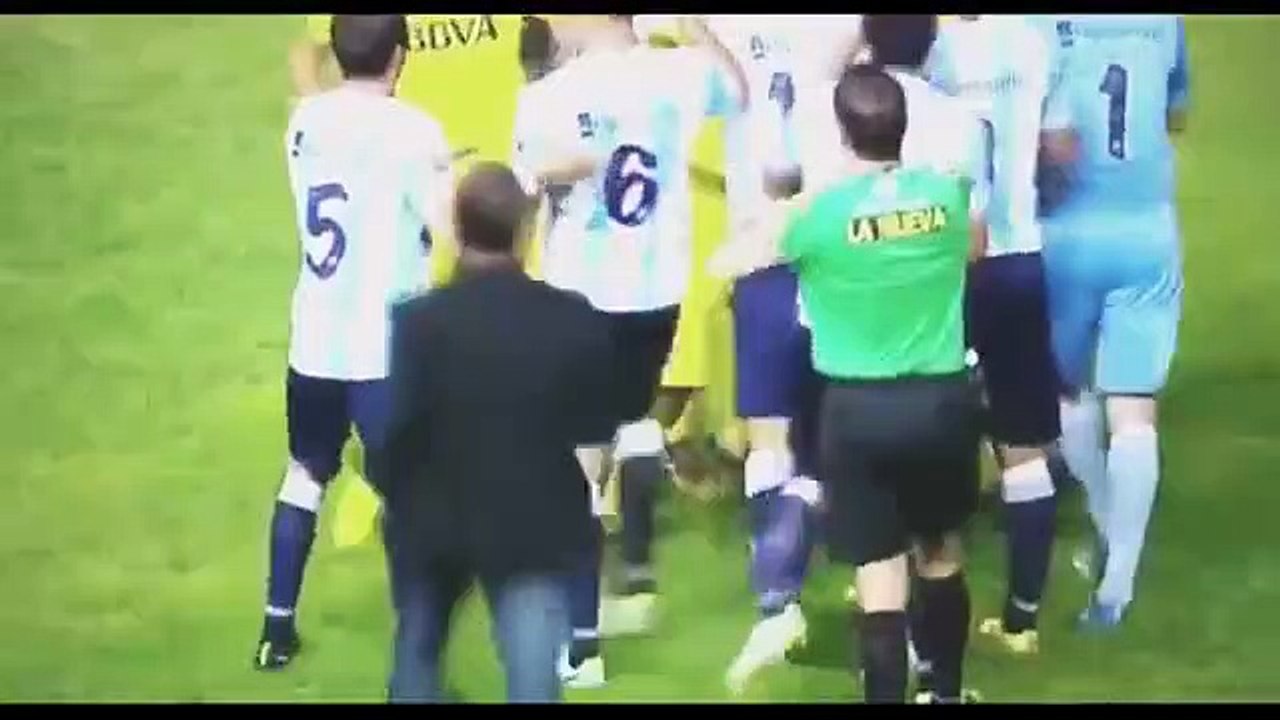 Lances violentos do futebol Mundial ✱ Brutal Tackle With Red Cards • Dirty Football Moments