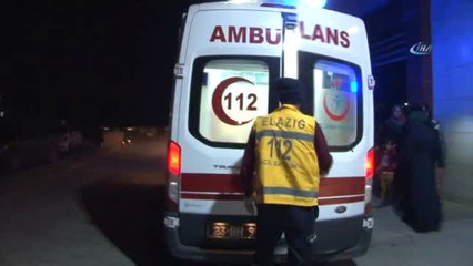 Kamyonet Traktöre Çarptı: 5 Yaralı