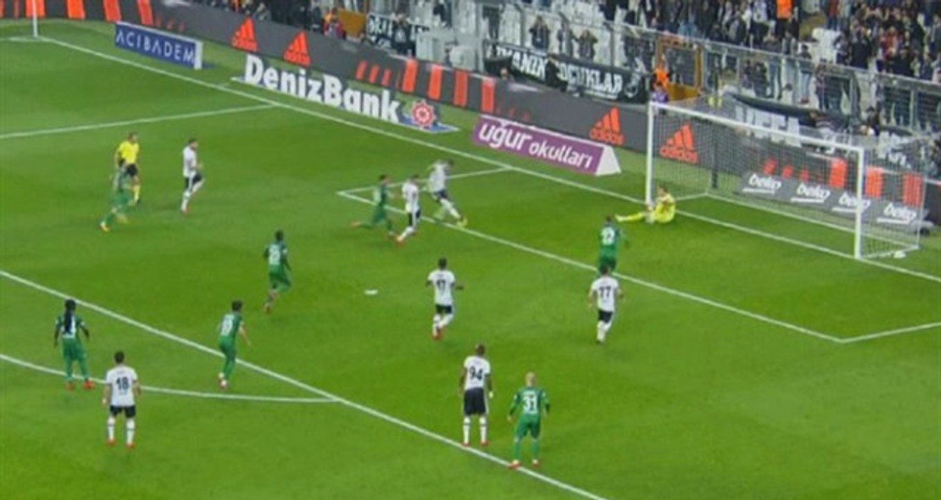Quaresma Penaltıyı Kaçırdı, Negredo İmkansızı Başardı